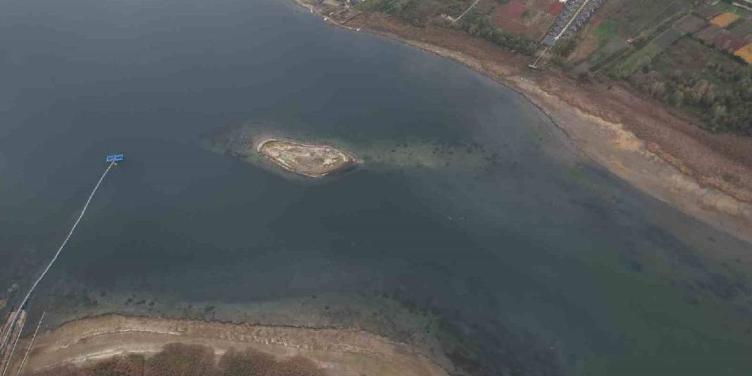 Sapanca Gölü’nde su seviyesi düştü, adacıktaki kalıntılar heyecanlandırdı! Ayasofya’dan bile eski olabilir: Kazılar başladı 5